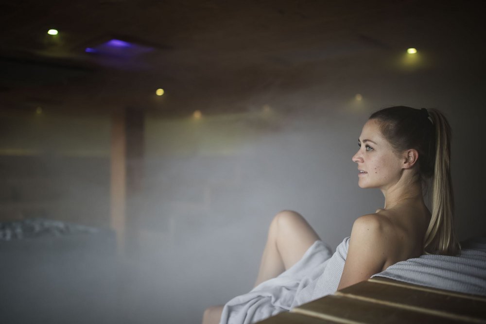 Verwöhnende Wärme: Sauna-Aufguss in den Winklerhotels